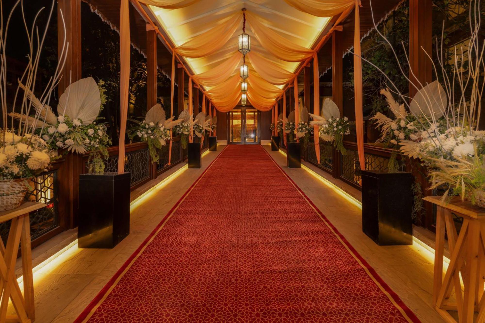 Radisson Collection Hotel & Spa, Riverfront Srinagar ภายนอก รูปภาพ