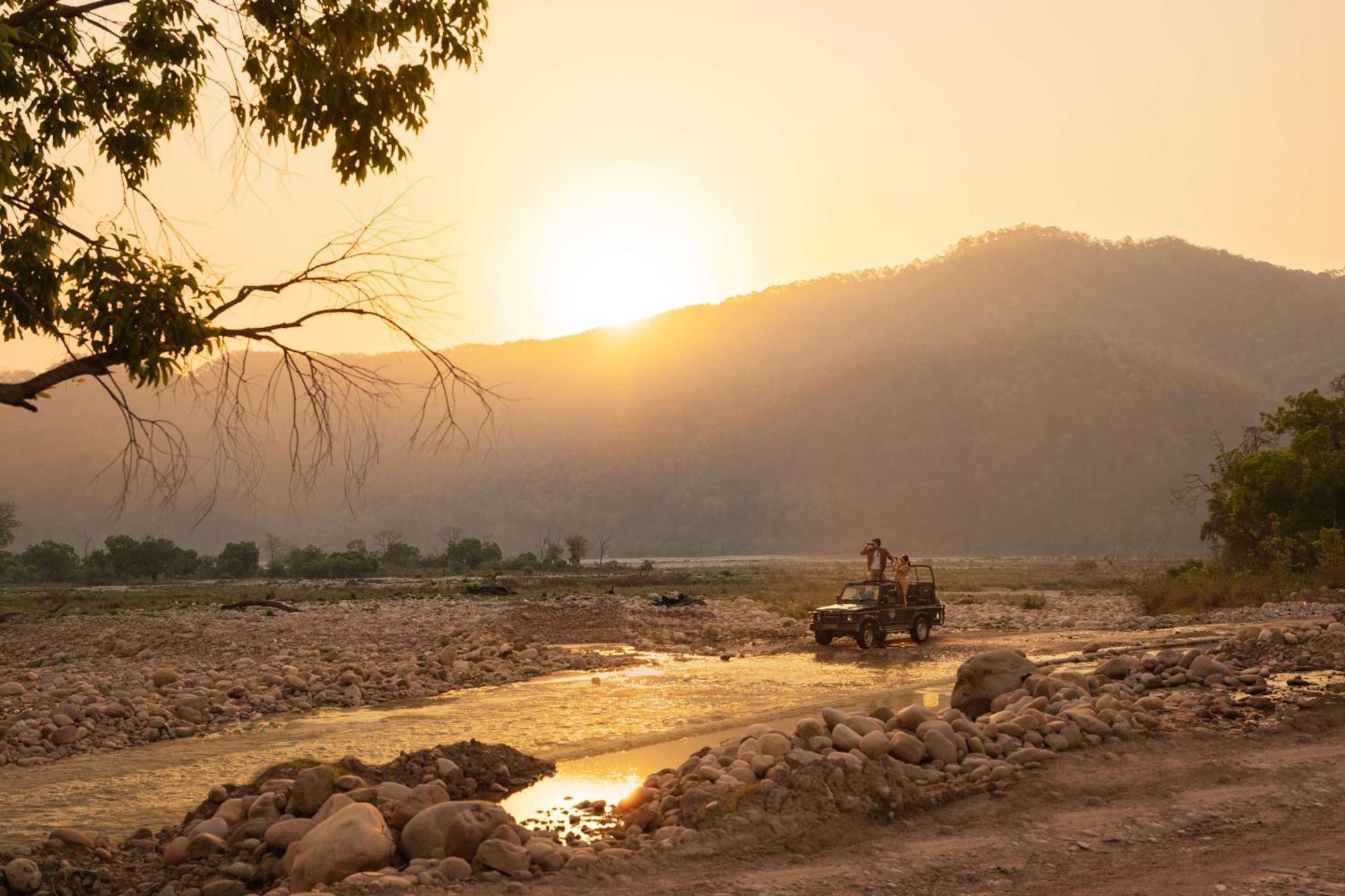 Radisson Collection Hotel & Spa, Riverfront Srinagar ภายนอก รูปภาพ